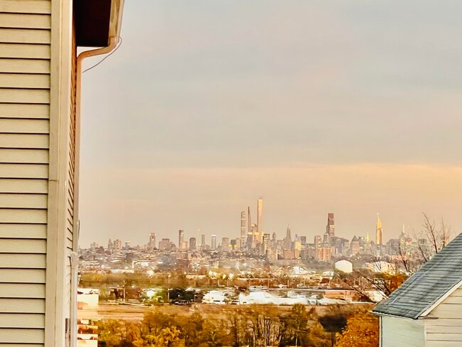 Primary Photo - 724 6th St