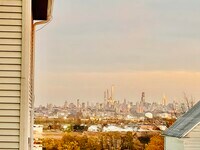 Building Photo - 724 6th St