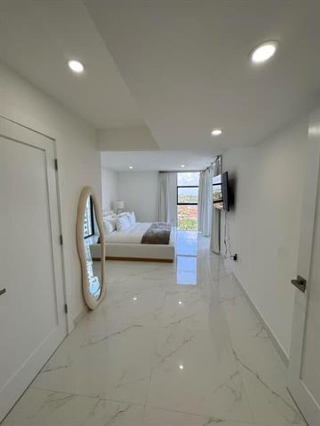 Building Photo - 20515 E Country Club Dr