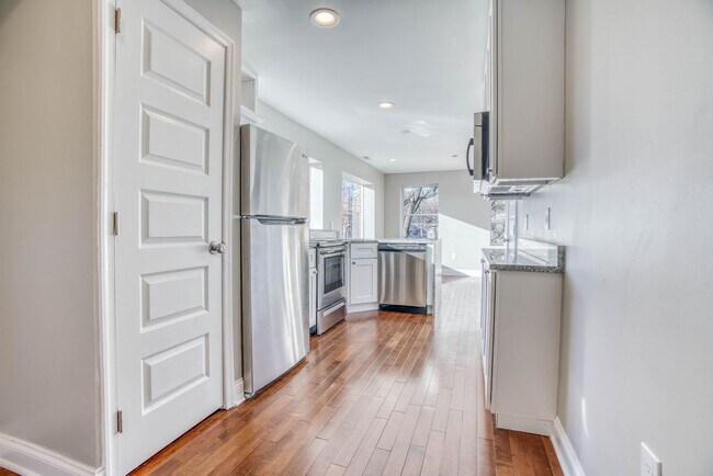 Building Photo - 1623 E Baltimore St