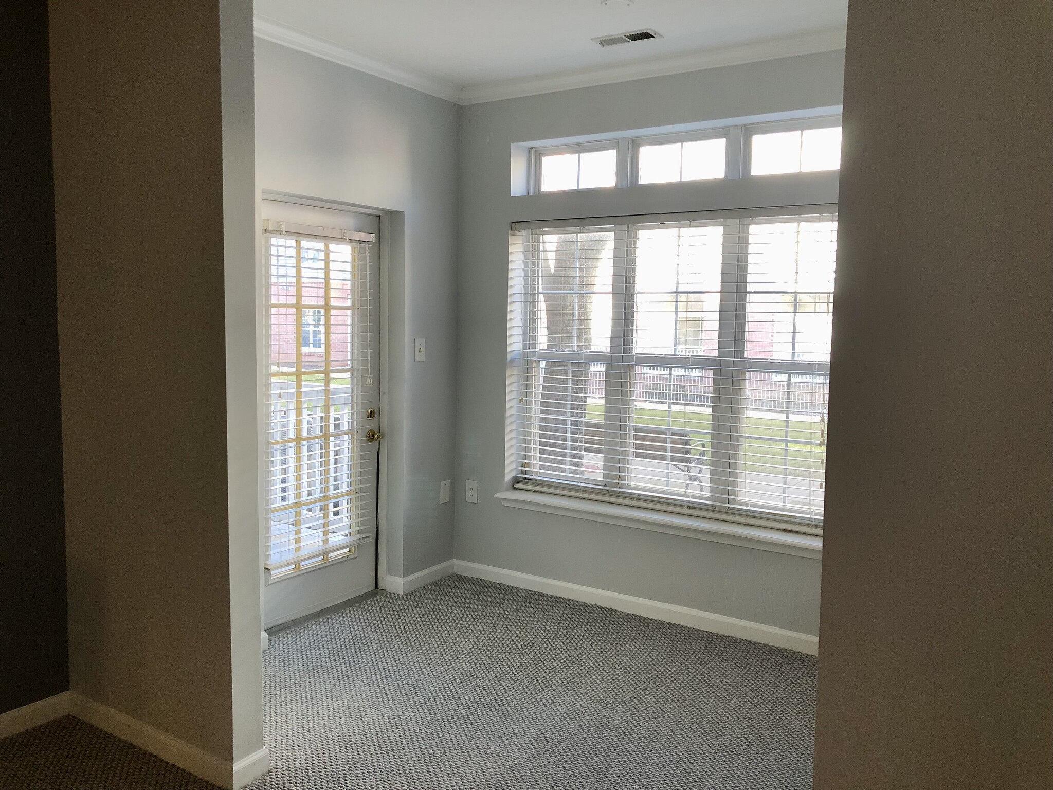 Sitting Area leading to Patio - 9413 Groffs Mill Dr