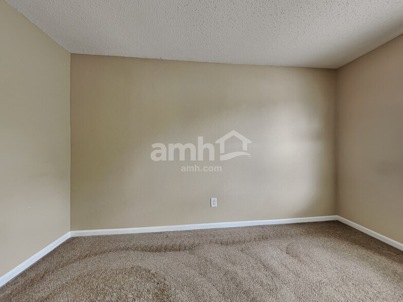 Building Photo - 8146 Whitham Dr