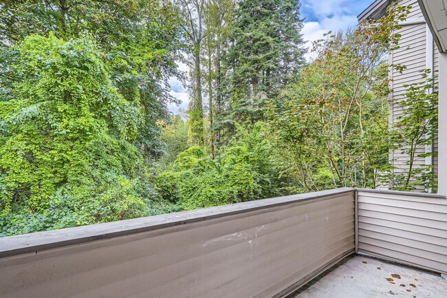 Building Photo - Gorgeous 3 Bed 2.5 Bath Condo @ The Desira...