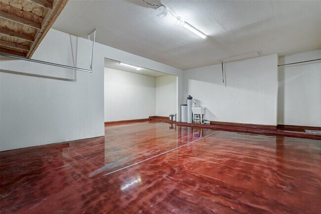 Building Photo - 2416 Millbrook Loop