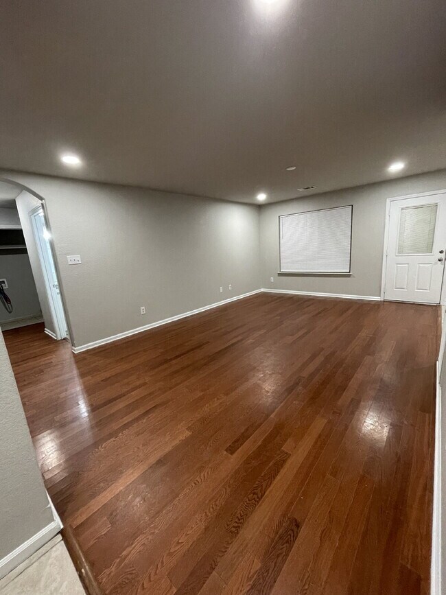 Building Photo - "Charming 3-Bed Home with Modern Touches & 2 Baths on Marion Street, Benton!"