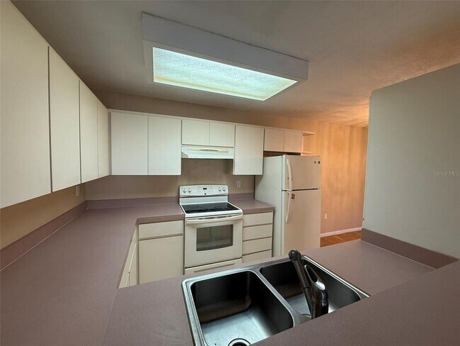 Building Photo - 3380 Crystal Ct E