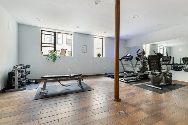 Building Photo - 3639 W Dickens Ave