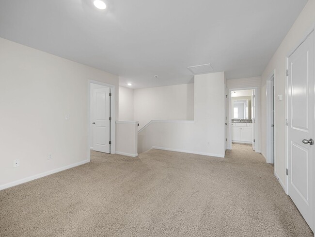 Building Photo - Premier Greenville Living: Stunning 4 Bed (Master on the Main), 3.5 Bath Home, NO APPLICATION FEE...