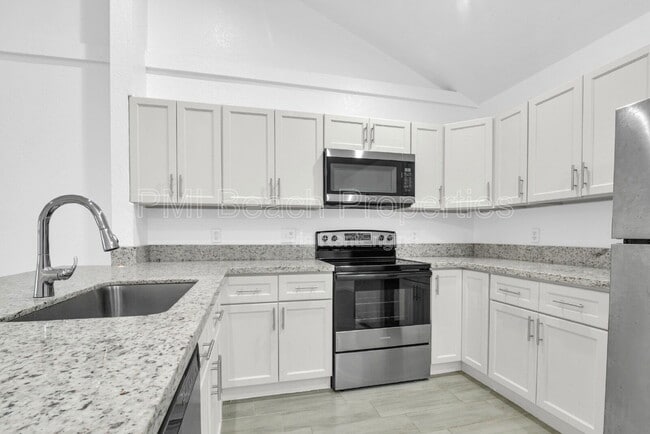 Building Photo - 13998 Folkestone Cir