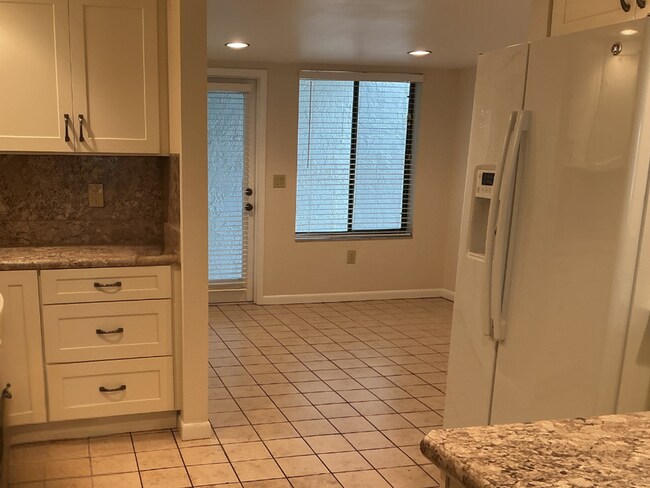 Building Photo - Lakeview Condo Coming Soon | Directly Across from Lake Hollingsworth