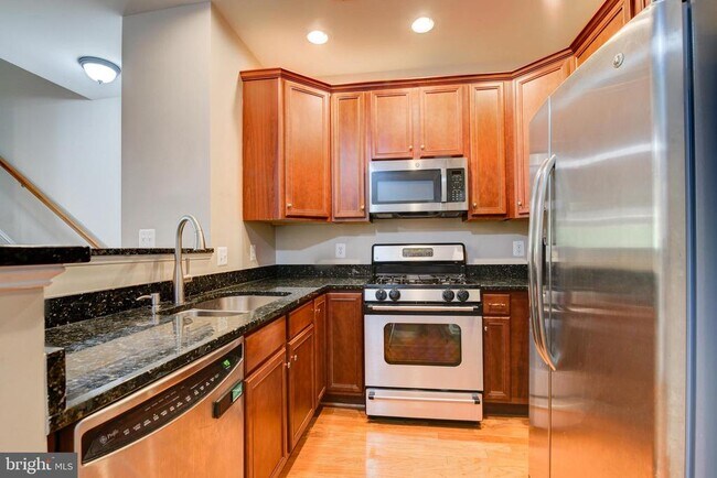 Building Photo - 43920 Hickory Corner Terrace
