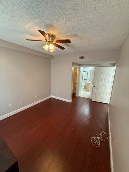 Building Photo - 10276 Fox Trail Rd S