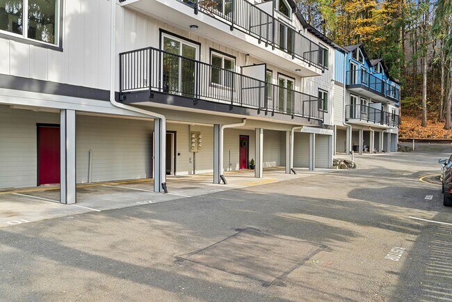Building Photo - 9110 Redmond-Woodinville Road NE-Unit 101