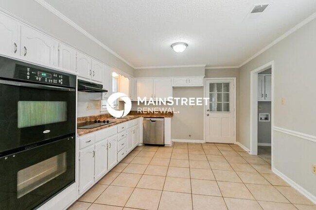 Building Photo - 4 Bedroom Pet-Friendly Home in MEMPHIS, TN with Main Street Renewal