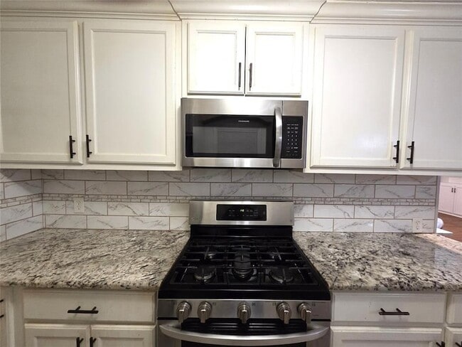 Building Photo - 4701 N Independence Ave