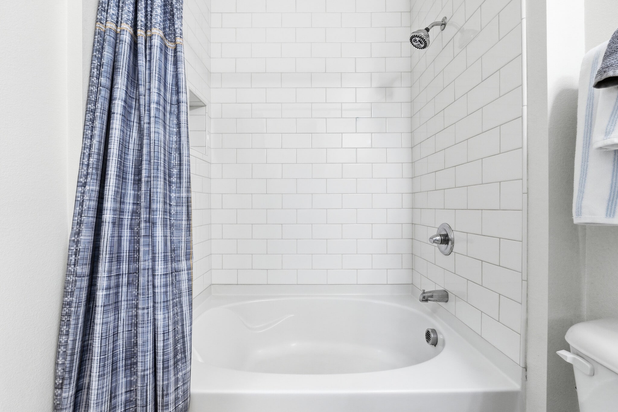 Shower and tub combo for everyday comfort and ease. - 2511 W Queen Creek Rd