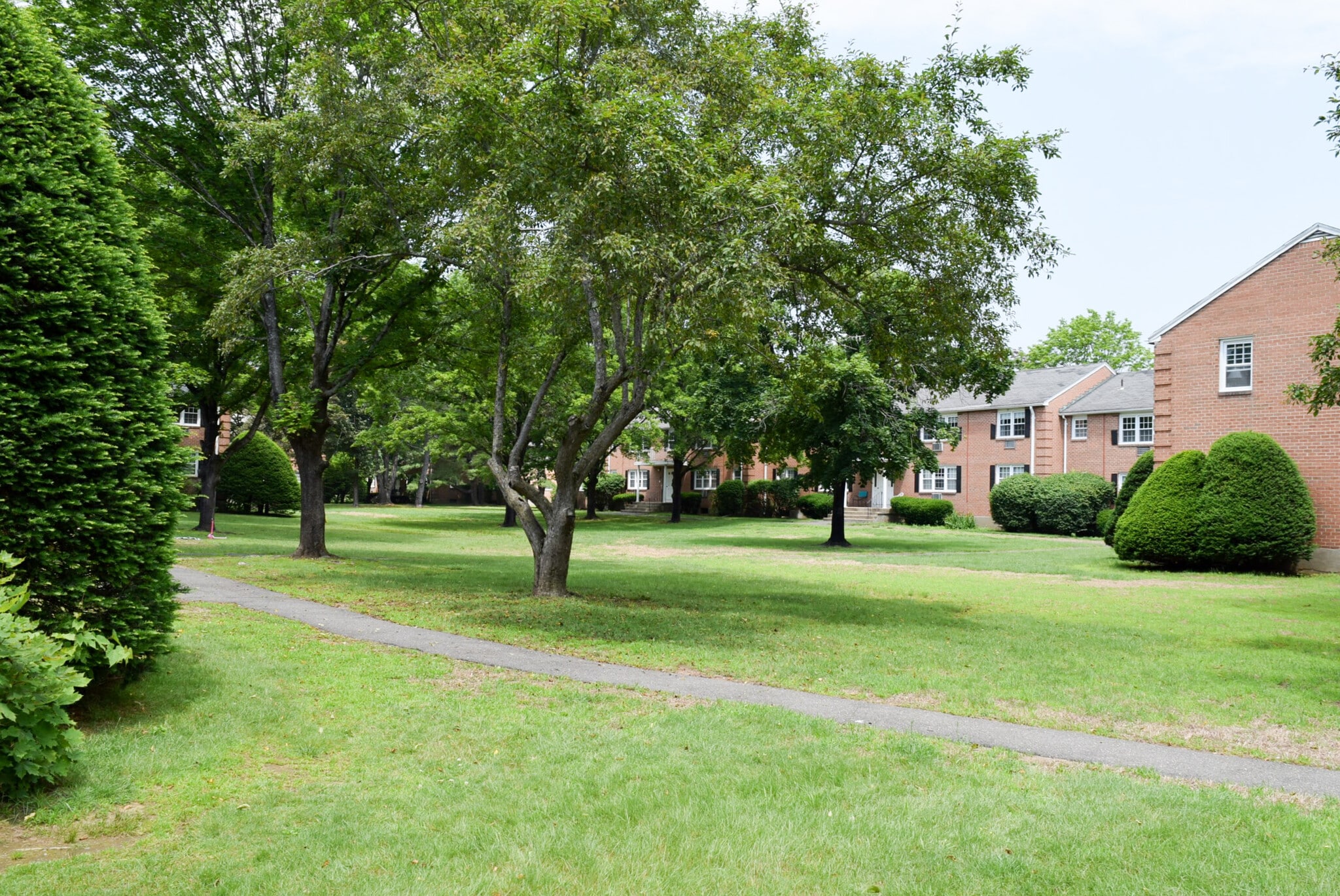 Courtyard - 49 Grandview Dr