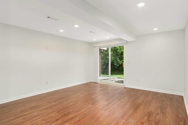 Building Photo - 15865 Porchlight Ln