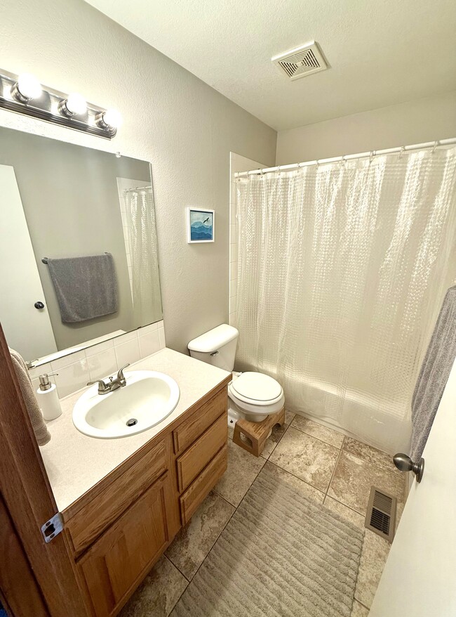 Building Photo - 1724 Canary Pl