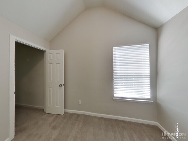 Building Photo - 2075 Mulberry Ln