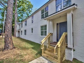 Building Photo - 500-B E College Ave