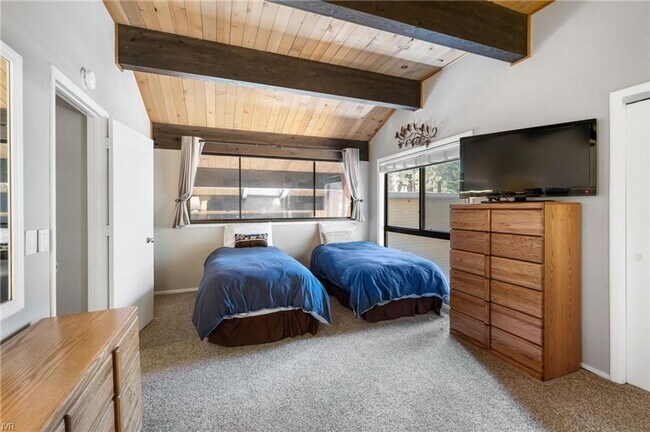 Building Photo - Great location in Incline Village