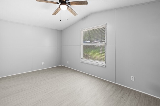 Building Photo - 184 Lions Cir