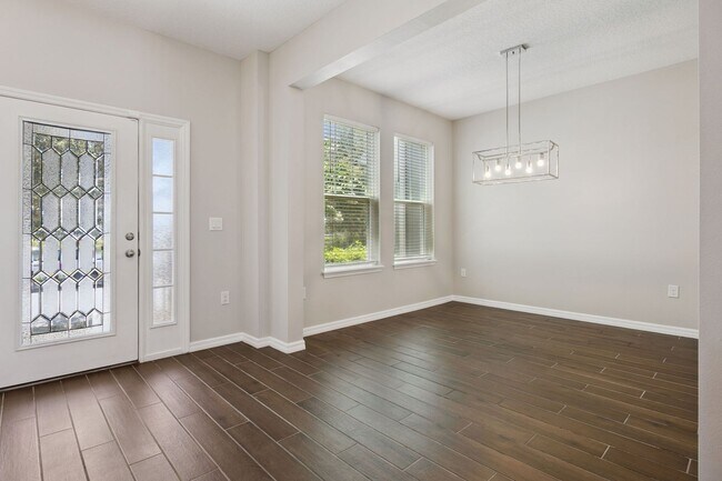 Building Photo - 3/2.5/2 Townhome in SummerLake