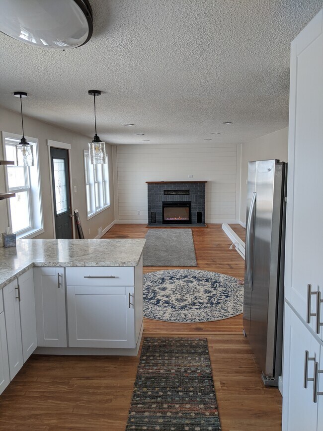 Building Photo - 1213 1st Ave NE