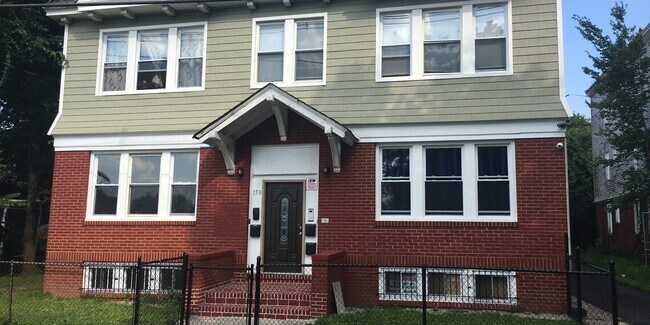 Building Photo - Union Ave