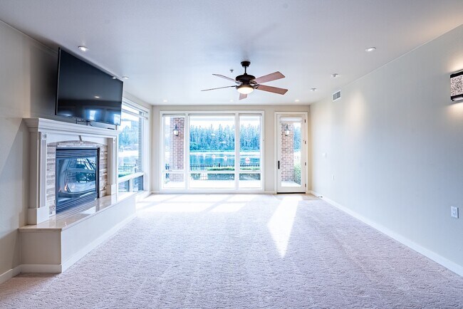 Building Photo - 355 W Waterside Dr