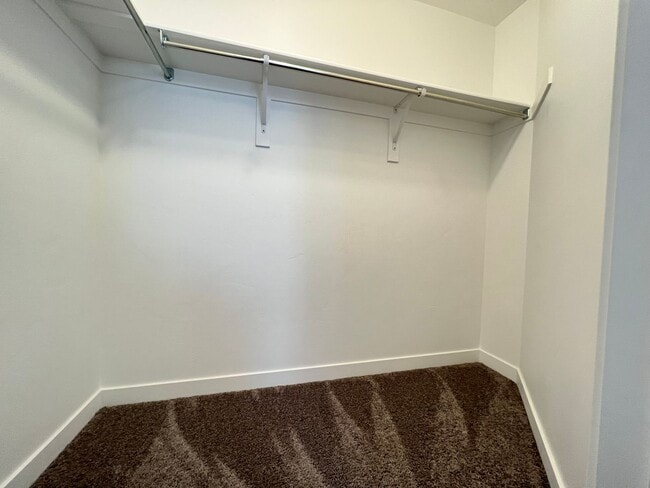 Building Photo - 3 Bedroom/2 Bathroom Townhome In Bluffdale