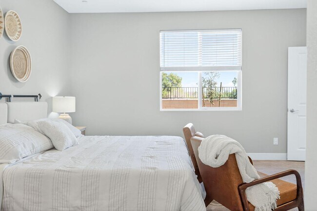 Building Photo - 1024 Saker Falcon Dr