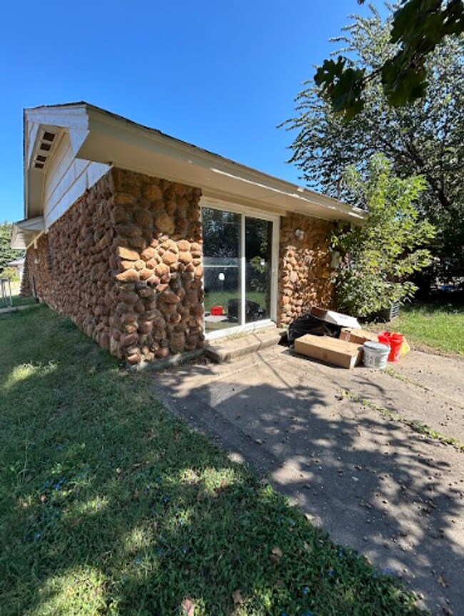Building Photo - Charming 5 Bedroom Rent to Own Home!!