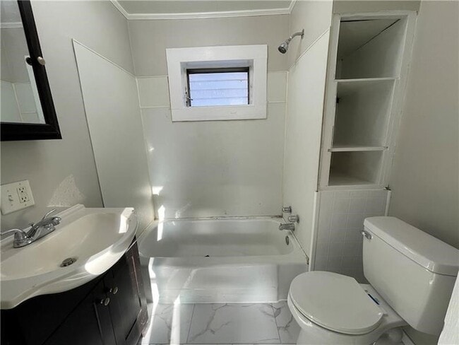 Building Photo - 405 Sumner Ave