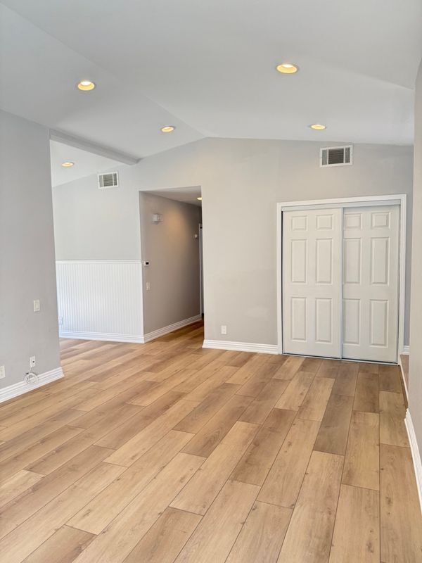 Building Photo - 315 N Sabra Ave