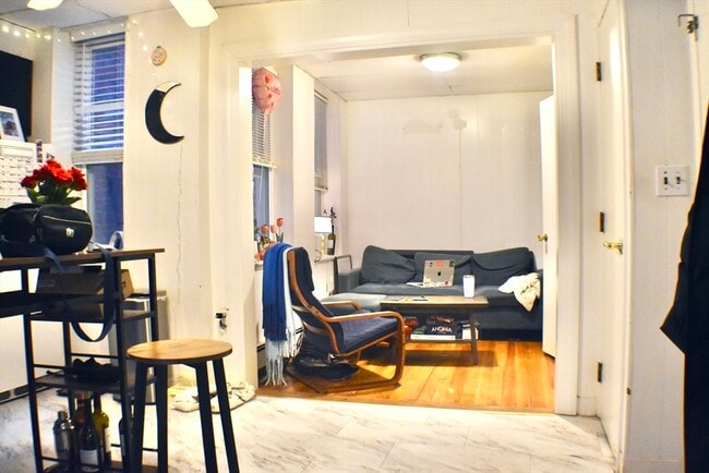 Building Photo - 158 Salem St