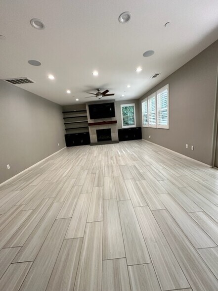 living room - 17032 Cantlay St