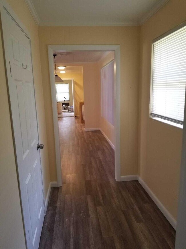 Building Photo - 2590 Rainbow Dr