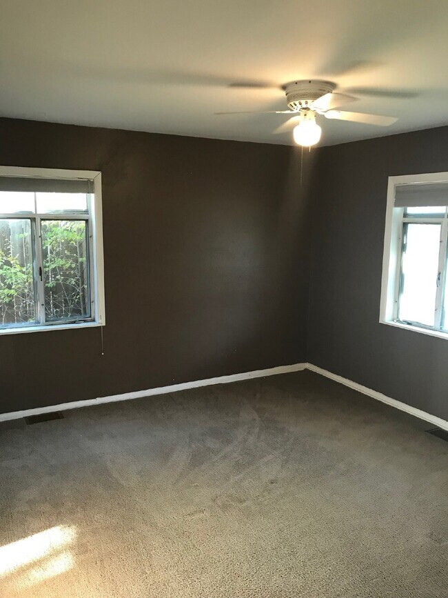 Building Photo - 2BR/1BA in University Hills with Huge Yard...