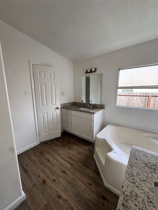 Building Photo - 12011 Greensbrook Forest Dr