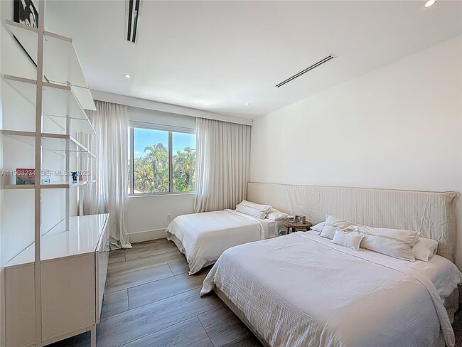 Building Photo - 561 Warren Ln