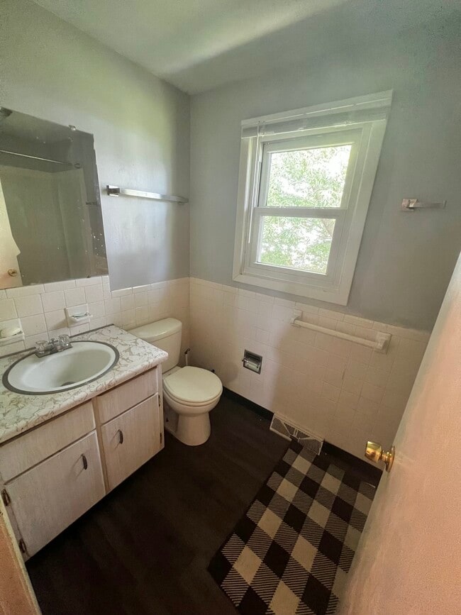 Building Photo - 119 E Summerset Ln