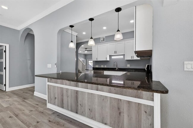 Building Photo - 2835 W Shelton Ave