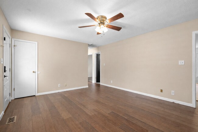 Building Photo - Pet Friendly Three Bedroom with Basement!