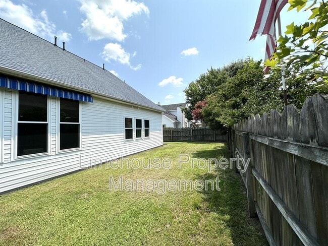 Building Photo - 3236 Barbour Dr