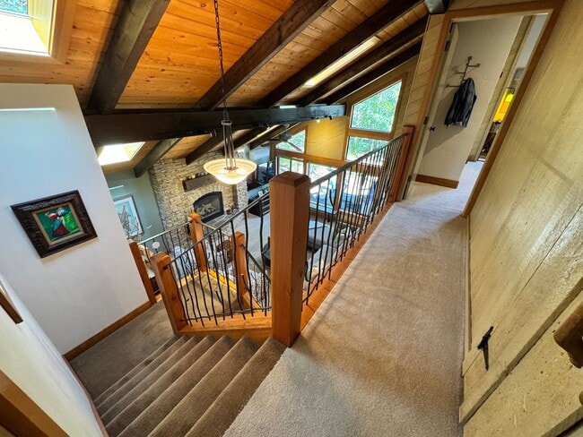 Building Photo - FOR RENT: FURNISHED LONG-TERM EXTREMELY CO...