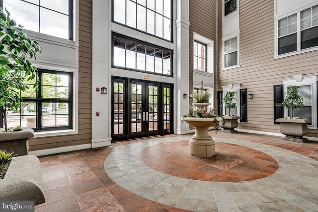 Building Photo - 501 Hungerford Dr