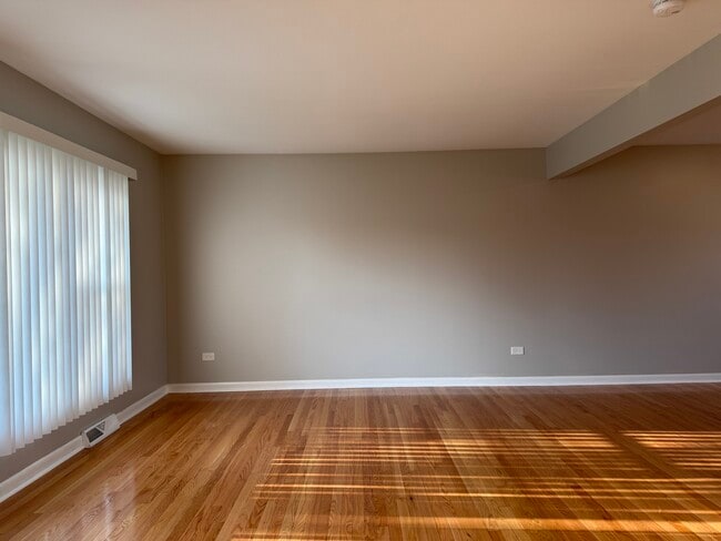 Building Photo - 16856 School St