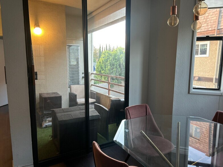 enclosed patio - 3913 N Virginia Rd